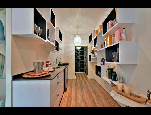 4 BEDROOM HOUSE FOR SALE IN CONSTANTIA KLOOF
